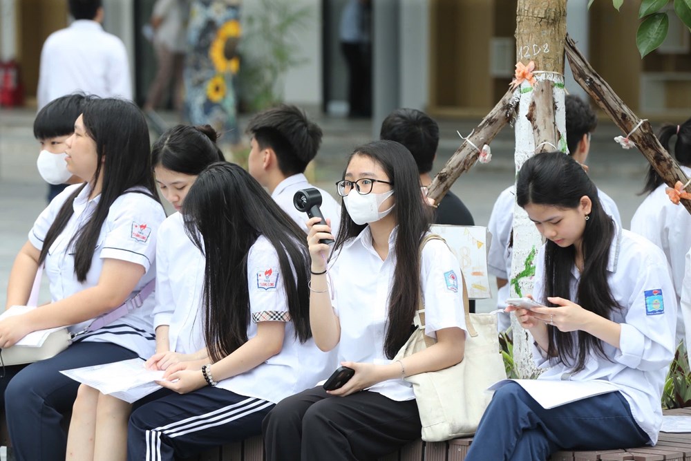 Gần 103.000 thí sinh Hà Nội làm thủ tục dự thi vào lớp 10 - ảnh 3