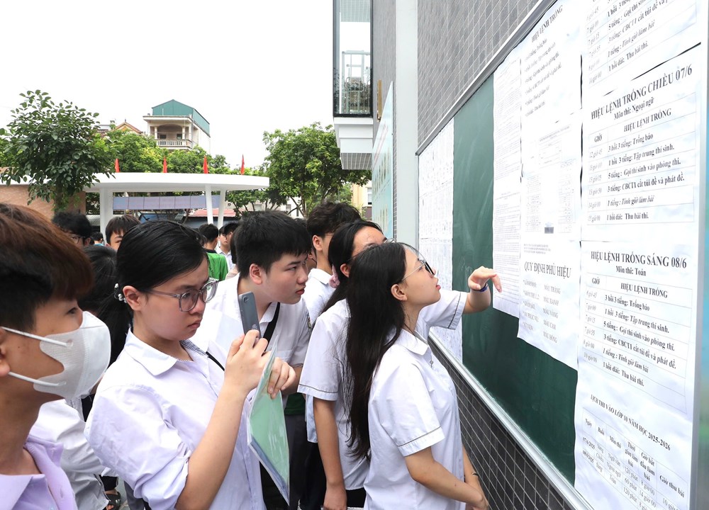Gần 103.000 thí sinh Hà Nội làm thủ tục dự thi vào lớp 10 - ảnh 2