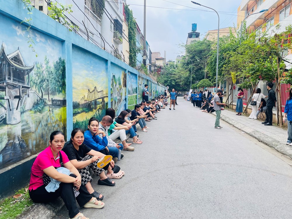 Gần 103.000 thí sinh Hà Nội làm thủ tục dự thi vào lớp 10 - ảnh 6