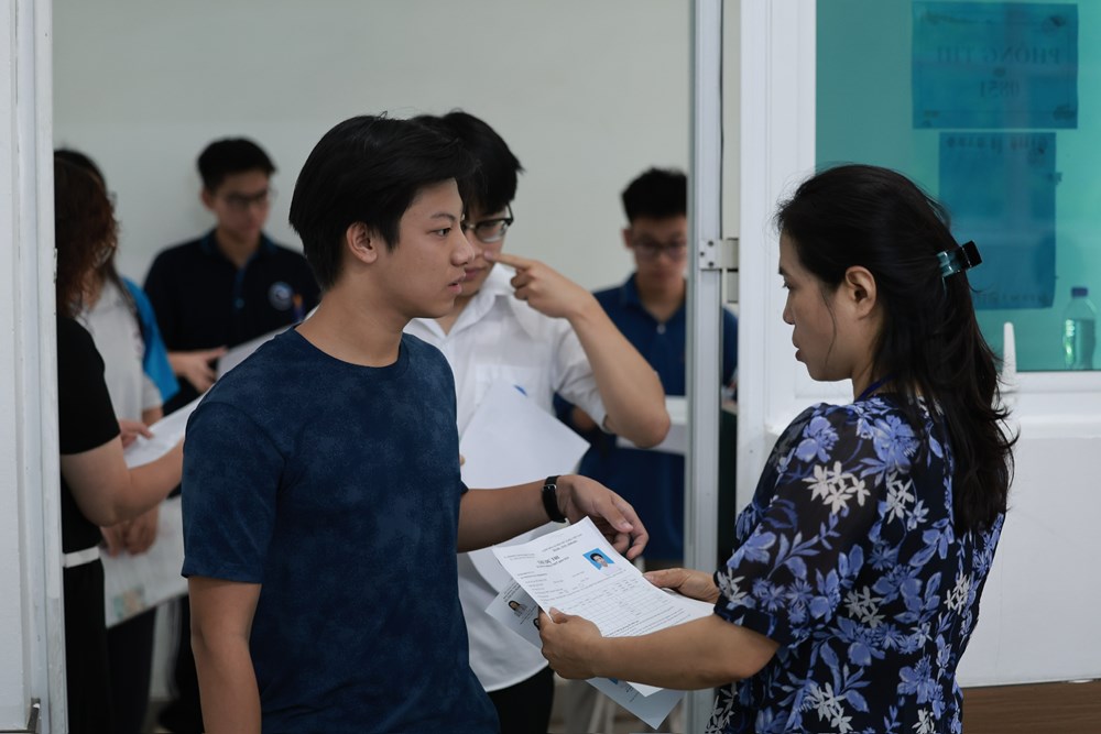 Hơn 124.000 thí sinh Hà Nội bước vào môn thi đầu tiên Kỳ thi tốt nghiệp THPT - ảnh 4