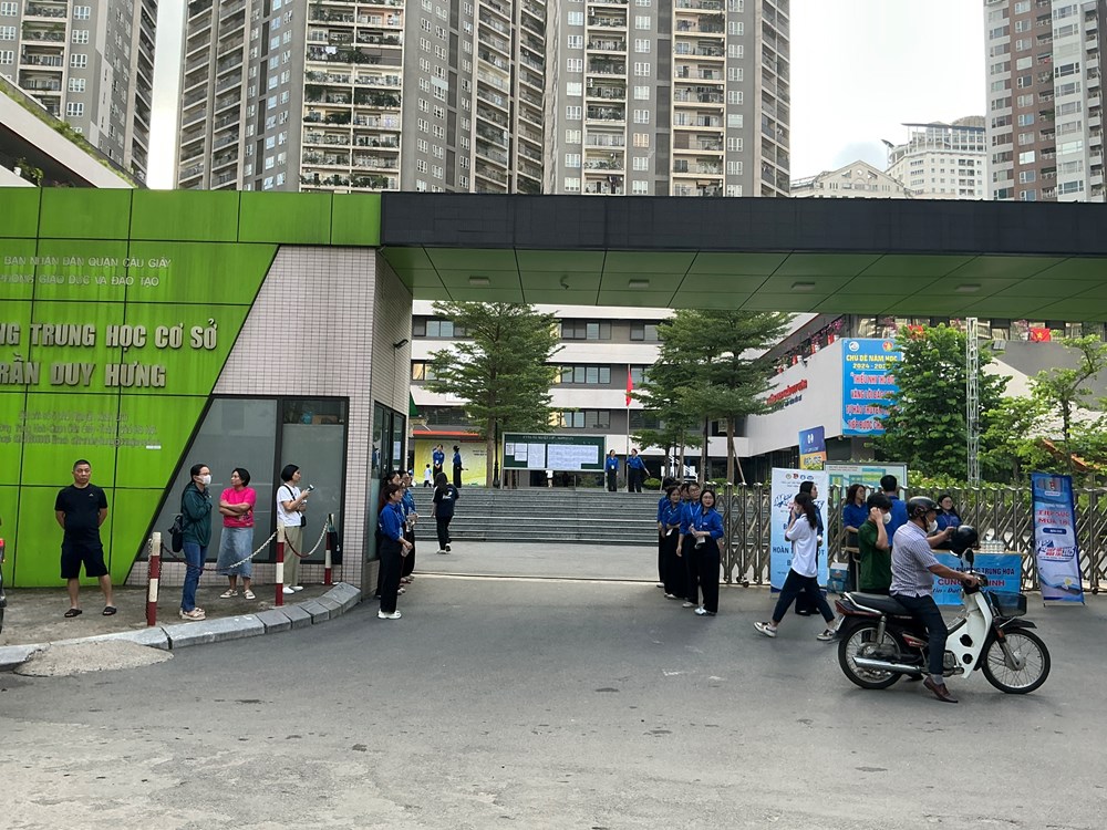 Hơn 124.000 thí sinh Hà Nội bước vào môn thi đầu tiên Kỳ thi tốt nghiệp THPT - ảnh 1