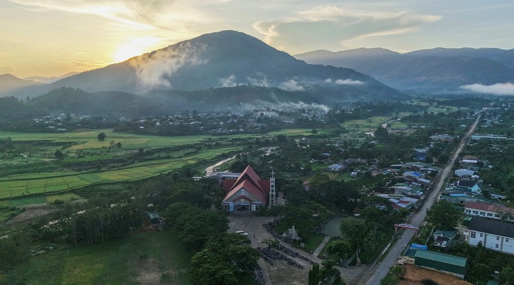 Mê đắm vẻ đẹp Nhà thờ đá Đạ Tông - ảnh 1