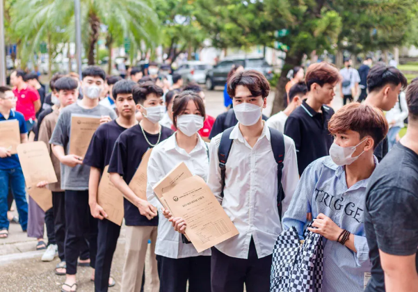 Tân sinh viên rộn ràng bước vào cánh cửa đại học - ảnh 1