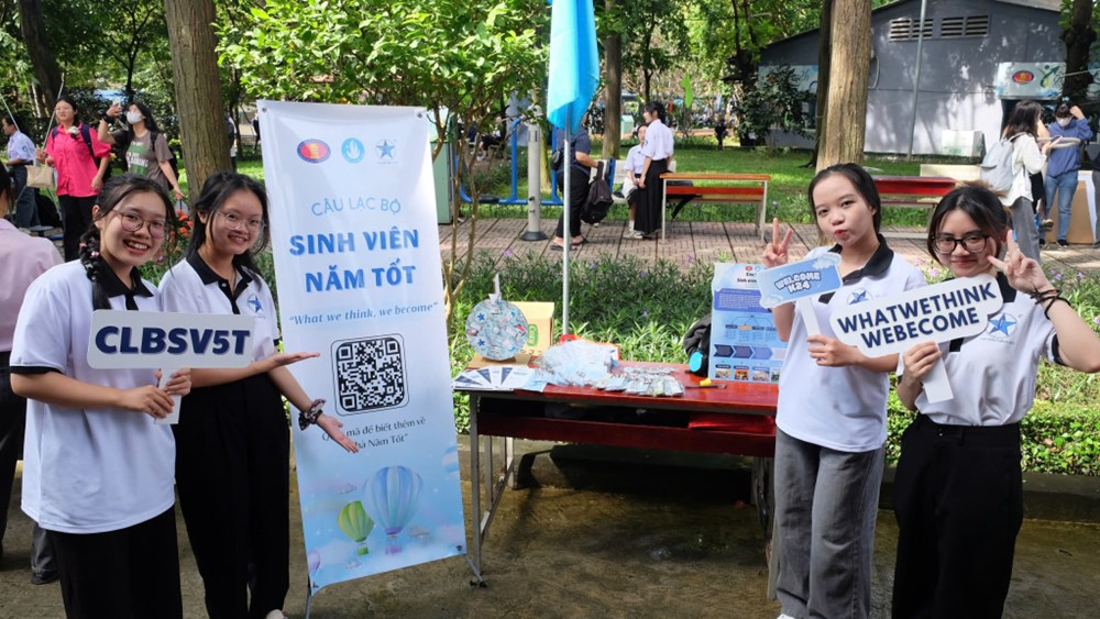 Tân sinh viên rộn ràng bước vào cánh cửa đại học - ảnh 3
