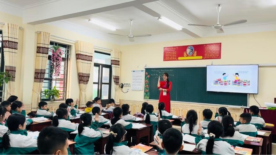 Chế độ trả tiền lương dạy thêm giờ đối với nhà giáo  - ảnh 1