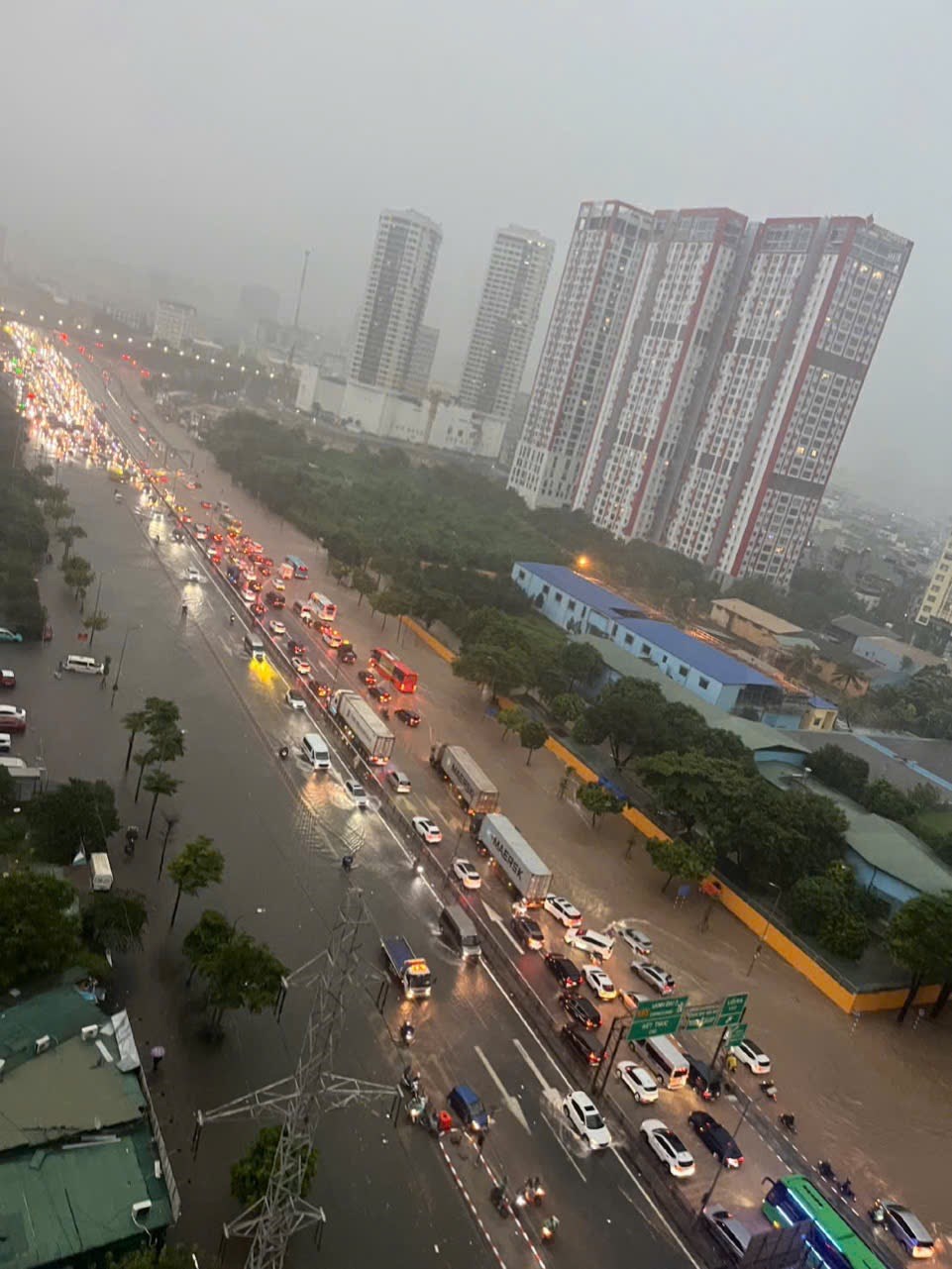 Hà Nội: Nhiều trường cho học sinh học trực tuyến - ảnh 1