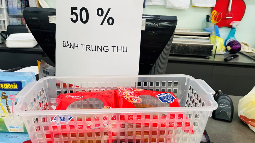 Bánh Trung thu đại hạ giá sau rằm tháng Tám  - ảnh 1