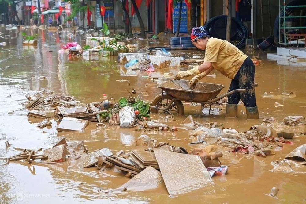 Hậu quả nặng nề và cuộc chạy đua khắc phục hậu quả sau bão lũ - ảnh 2