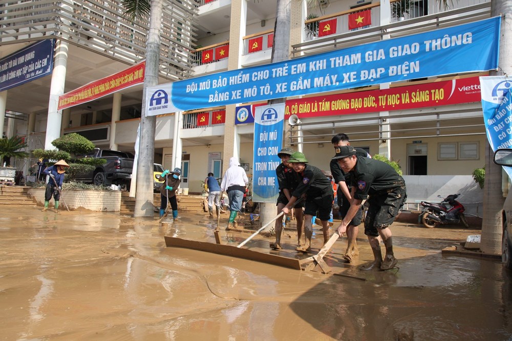 Khắc phục thiệt hại do bão số 11 gây ra đối với ngành giáo dục - ảnh 2