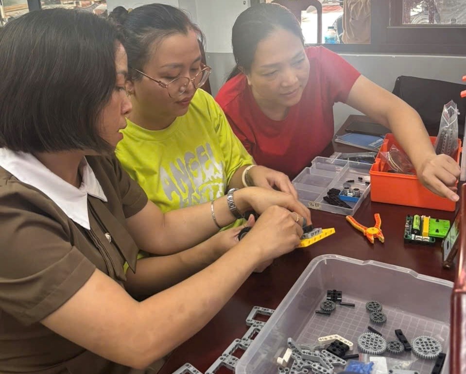 Đổi mới chương trình và sách giáo khoa giáo dục phổ thông: Từ kỳ vọng đến thực tiễn - ảnh 2