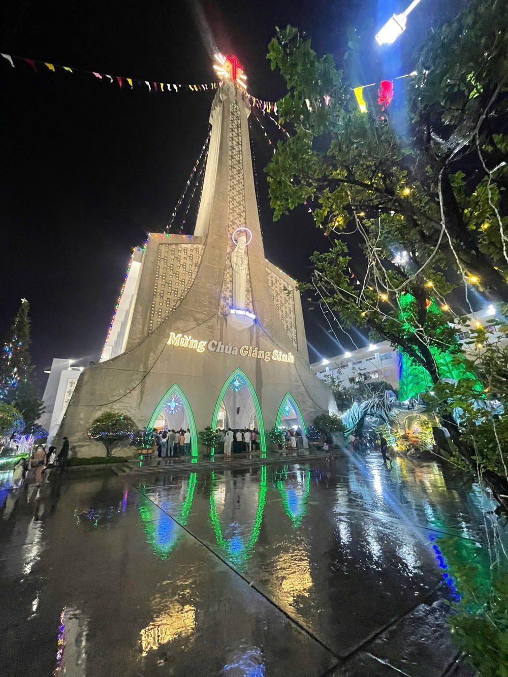 Giáng sinh an lành nơi Giáo xứ Chánh toà Long Xuyên - ảnh 1