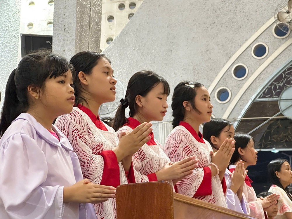 Giáng sinh an lành nơi Giáo xứ Chánh toà Long Xuyên - ảnh 6