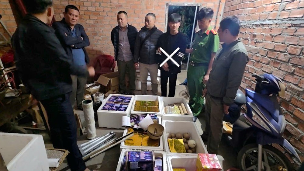 Sản xuất gần 2 tạ pháo nổ tại nhà, nam thanh niên ở Đắk Lắk bị khởi tố - ảnh 1