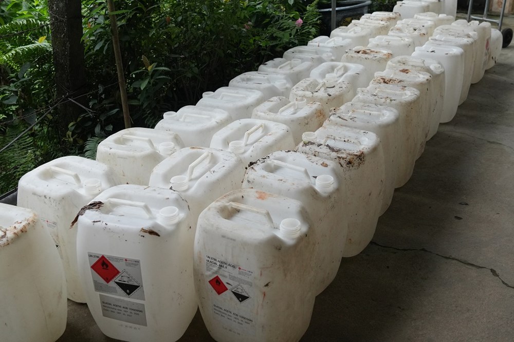 Triệt phá cơ sở sản xuất hơn 60.000 lít giấm giả tại Nghệ An - ảnh 1