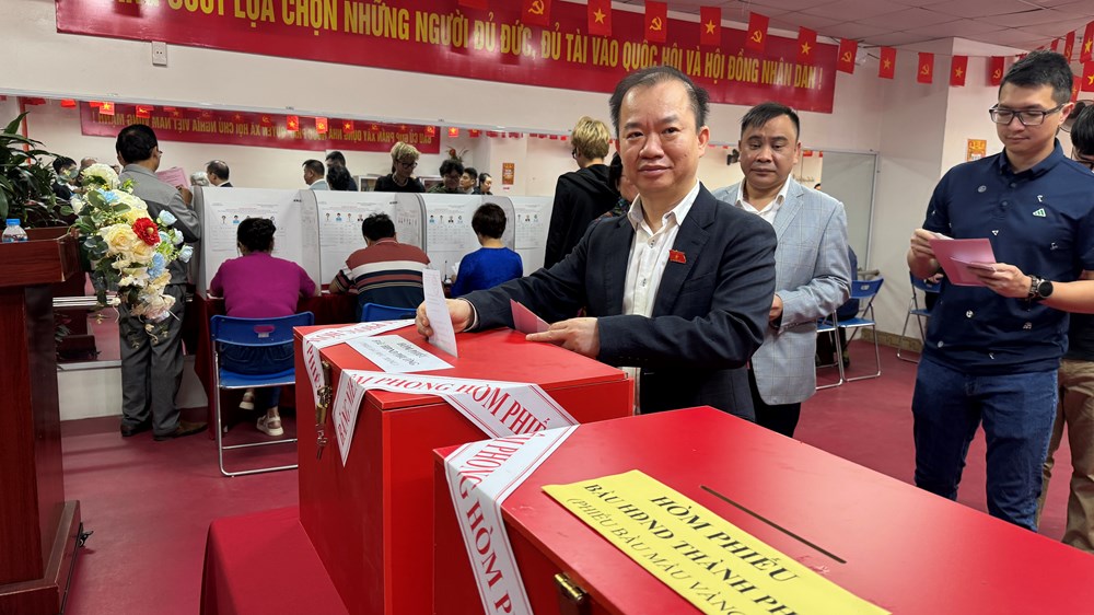 Hình ảnh cử tri cả nước hân hoan trong ngày bầu cử - ảnh 6