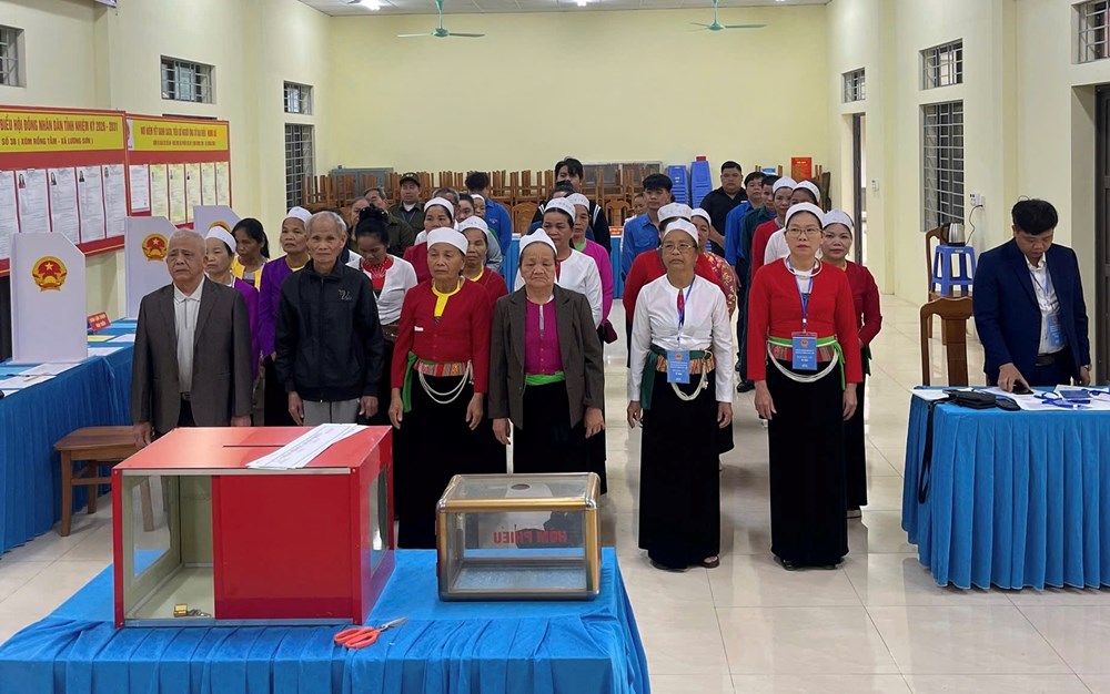 Hình ảnh cử tri cả nước hân hoan trong ngày bầu cử - ảnh 5