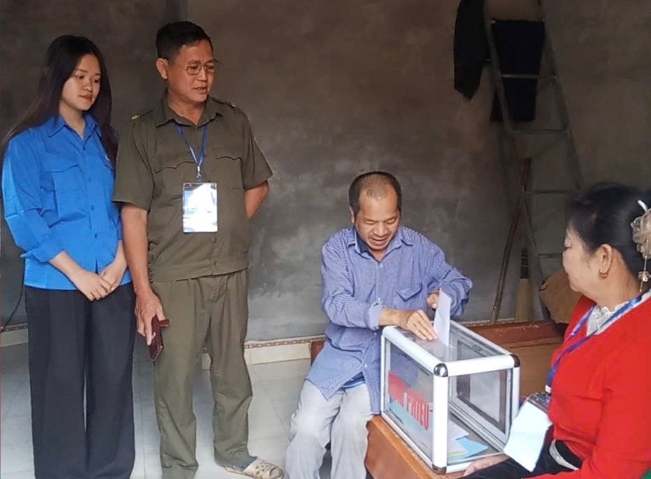 Hình ảnh cử tri cả nước hân hoan trong ngày bầu cử - ảnh 11