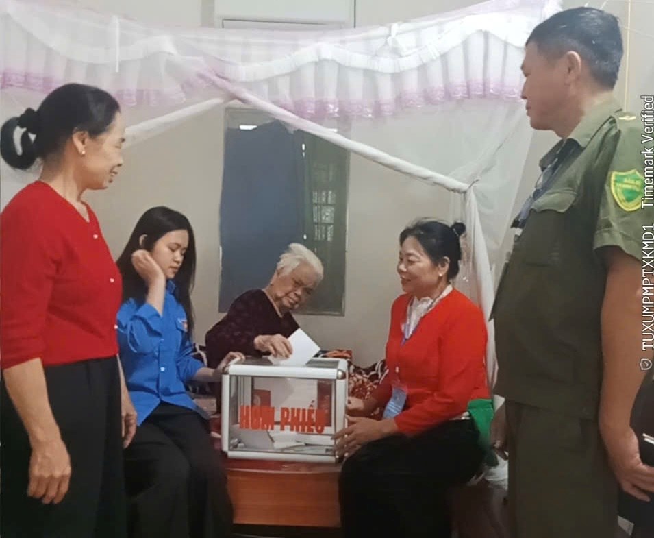 Hình ảnh cử tri cả nước hân hoan trong ngày bầu cử - ảnh 12