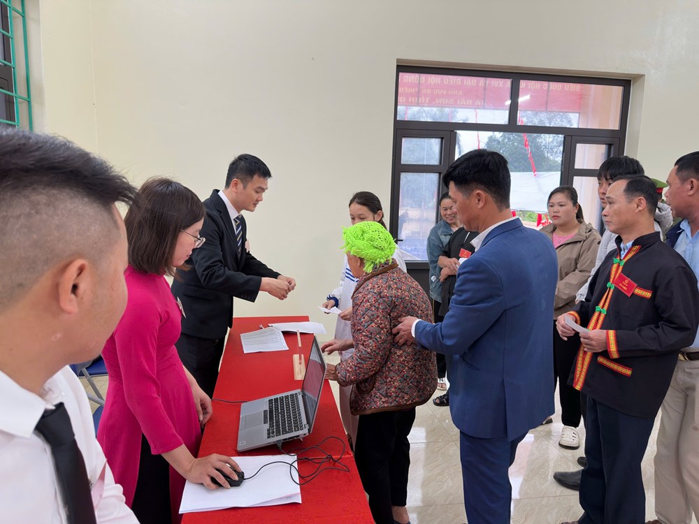 Hình ảnh cử tri cả nước hân hoan trong ngày bầu cử - ảnh 1