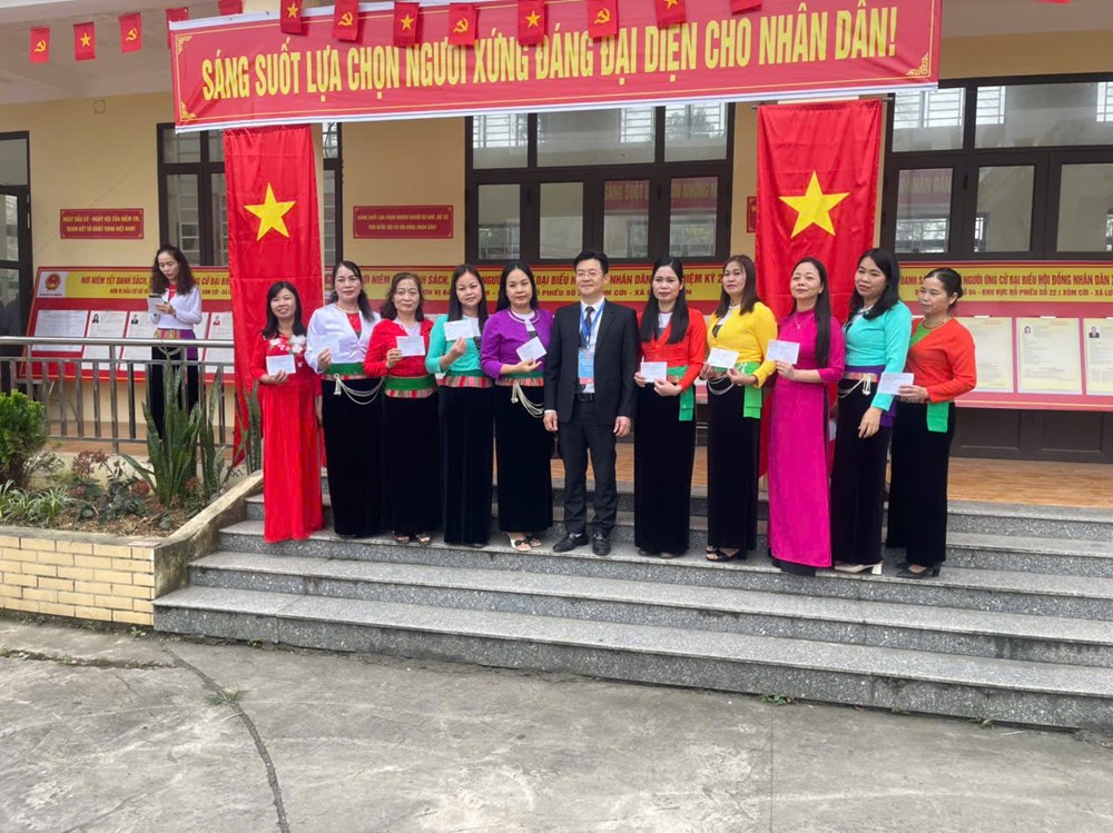 Hình ảnh cử tri cả nước hân hoan trong ngày bầu cử - ảnh 14