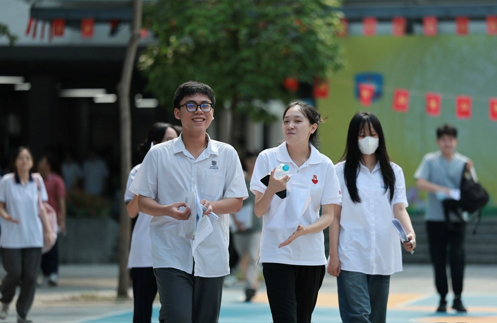 Hơn 98% thí sinh đăng ký dự thi tốt nghiệp THPT theo hình thức trực tuyến  - ảnh 1