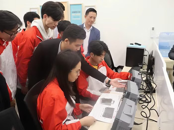 Chính sách học bổng cho người học các ngành khoa học cơ bản, kĩ thuật then chốt và công nghệ chiến lược - ảnh 1