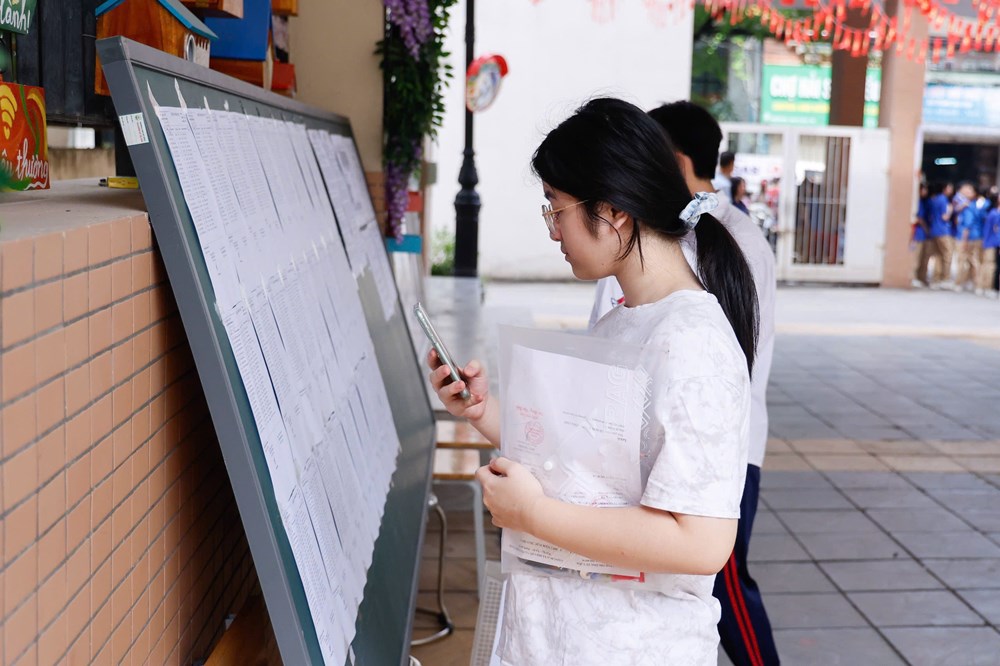 Gần 125.000 thí sinh Hà Nội làm thủ tục dự thi lớp 10 THPT công lập - ảnh 1