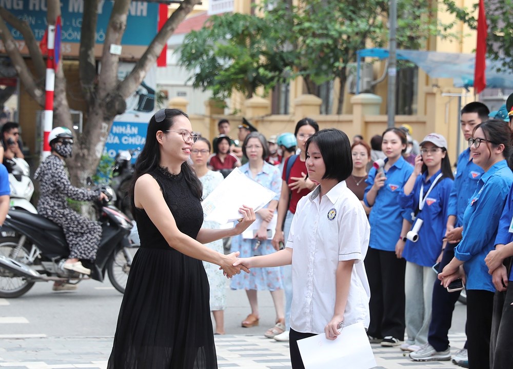Gần 125.000 thí sinh Hà Nội thi môn đầu tiên vào lớp 10 - ảnh 5