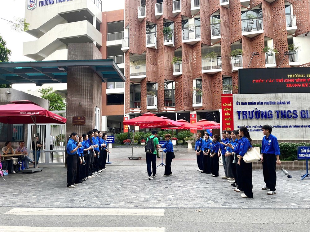 Áo xanh tiếp sức mùa thi - ảnh 1