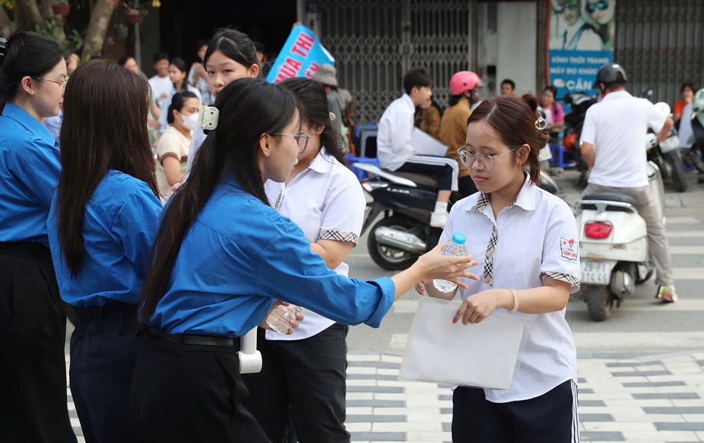 Áo xanh tiếp sức mùa thi - ảnh 5