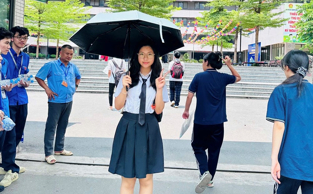 Thí sinh hoàn thành môn chuyên trong kì thi vào lớp 10 Hà Nội - ảnh 1