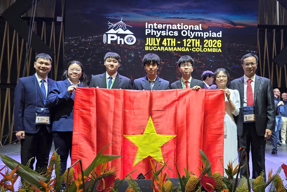 5 học sinh Việt Nam đều đoạt huy chương tại Olympic Vật lí quốc tế 2026 - ảnh 1