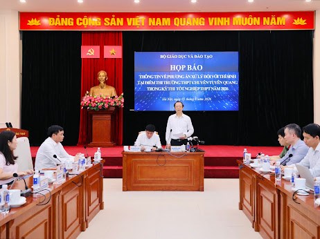 328 thí sinh Trường THPT Chuyên Tuyên Quang sẽ thi lại vào ngày 14-15.8 - ảnh 1