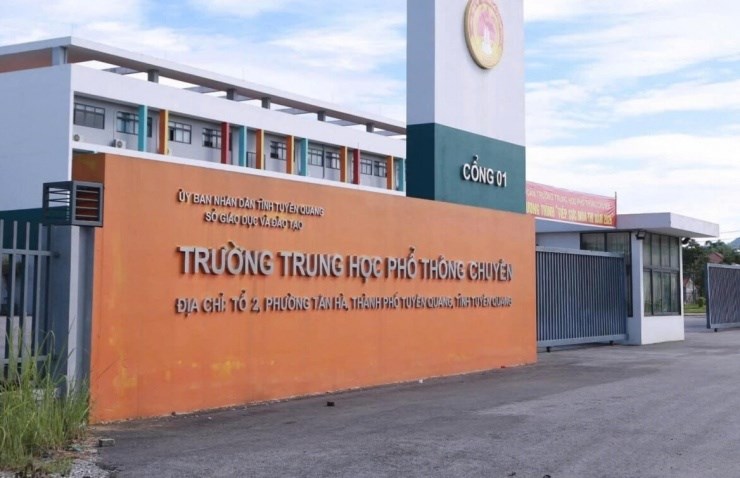 323 thí sinh đến làm thủ tục thi lại tại Tuyên Quang - ảnh 1