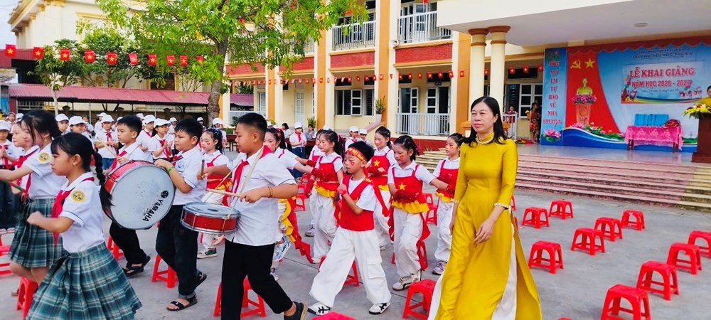 Học sinh cả nước hân hoan trong ngày khai giảng - ảnh 2