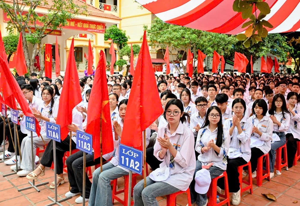 Học sinh cả nước hân hoan trong ngày khai giảng - ảnh 4