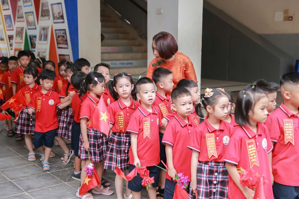 Học sinh cả nước hân hoan trong ngày khai giảng - ảnh 7