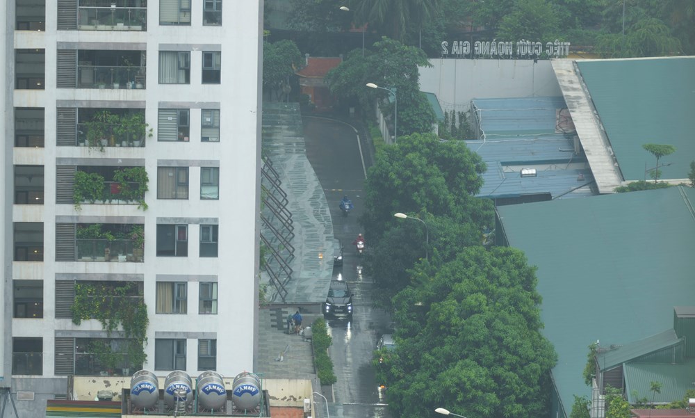Hà Nội mịt mù trong cơn mưa buổi sáng - ảnh 5