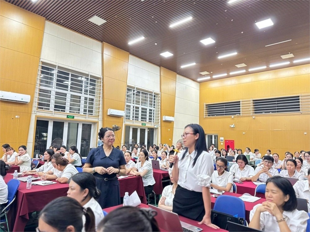 Đằng sau cú đấm trên bục giảng - ảnh 2