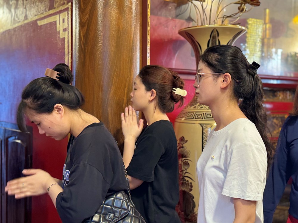 Khi người trẻ đi Phủ Tây Hồ - ảnh 1