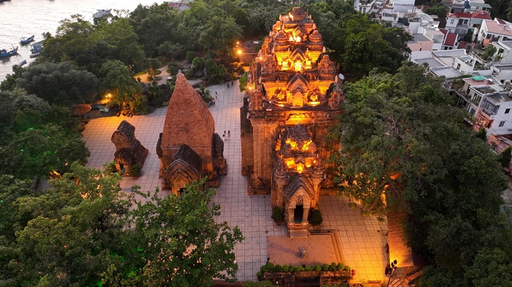 Phát huy giá trị di sản văn hóa Tháp Bà Ponagar gắn với du lịch bền vững - ảnh 2
