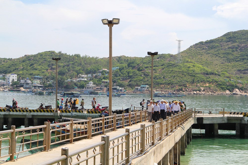 Bị tai nạn khi lên cầu tàu du lịch ở Bãi Kinh, một trẻ em tử vong - ảnh 1