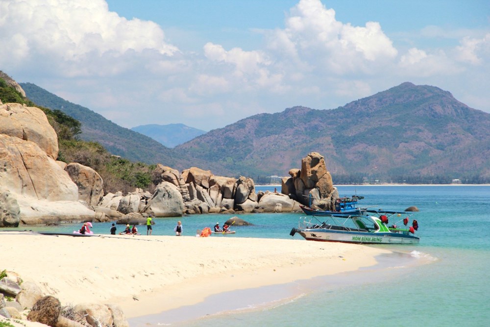 Bị tai nạn khi lên cầu tàu du lịch ở Bãi Kinh, một trẻ em tử vong - ảnh 2