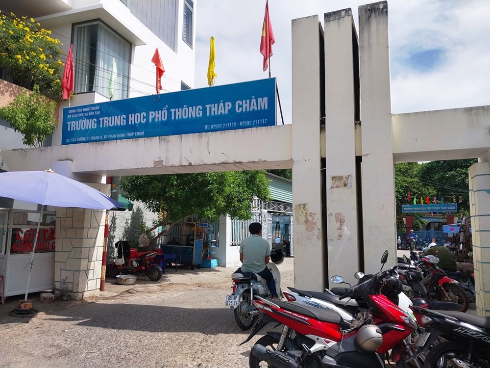 Bất minh các khoản thu, chi tại Trường THPT Tháp Chàm - ảnh 1
