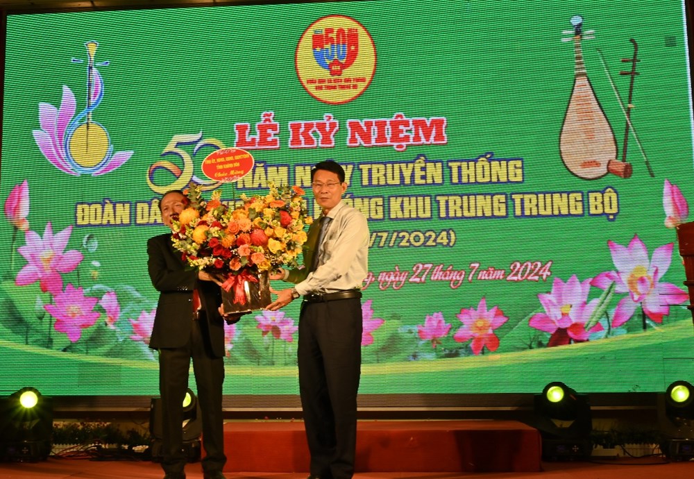 Kỷ niệm 50 năm Ngày truyền thống Đoàn Dân ca kịch Giải phóng khu Trung Trung Bộ - ảnh 4
