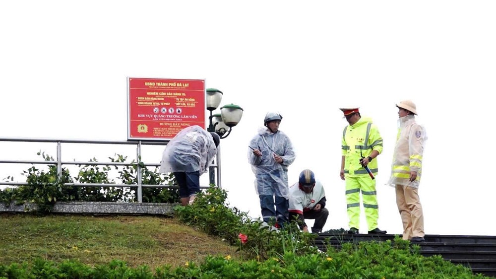 Cấm buôn bán hàng rong tại Quảng trường Lâm Viên - ảnh 1