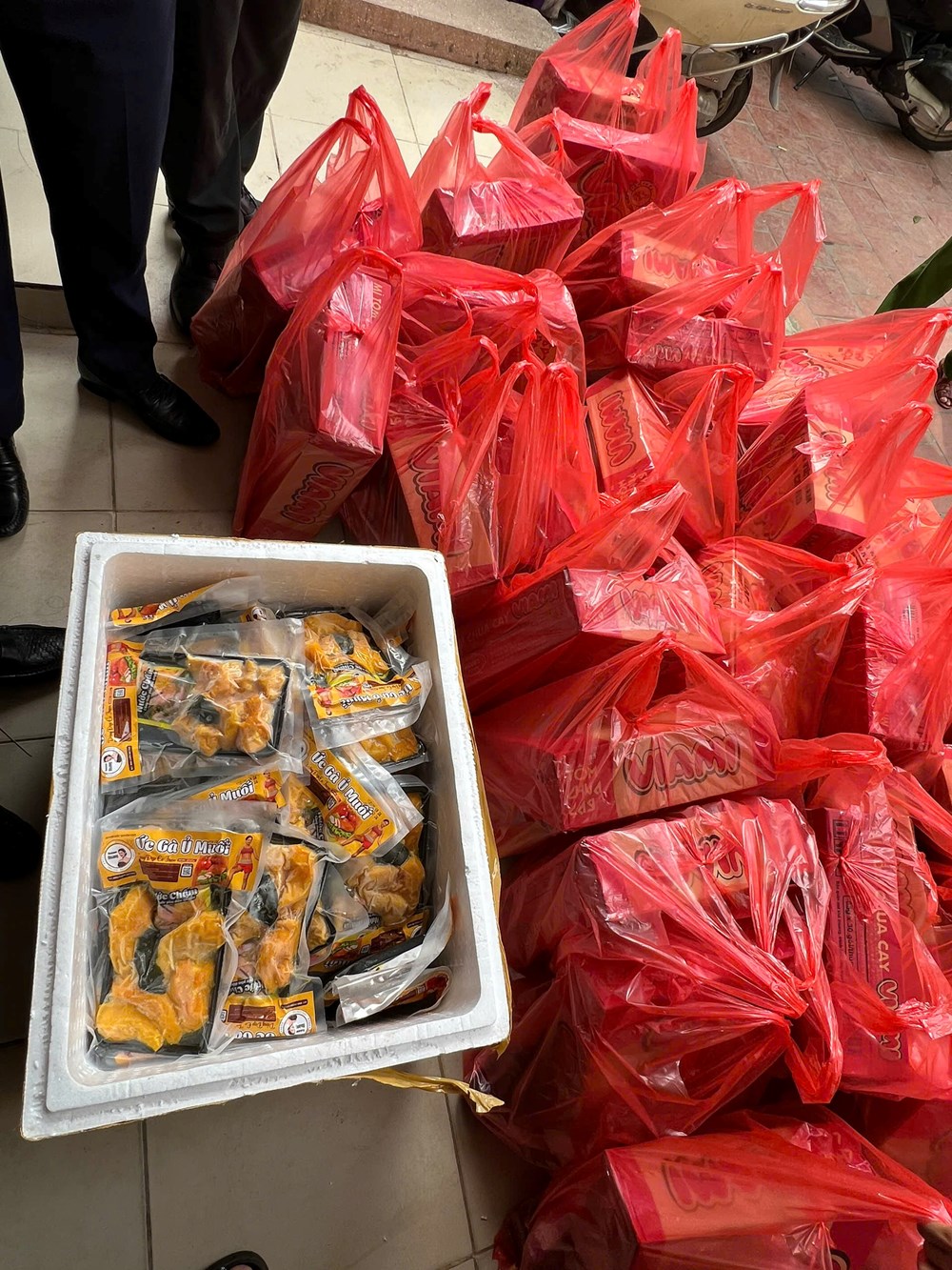 Phiên chợ rau "không đồng" hỗ trợ bà con vùng lũ Yên Bái - ảnh 3