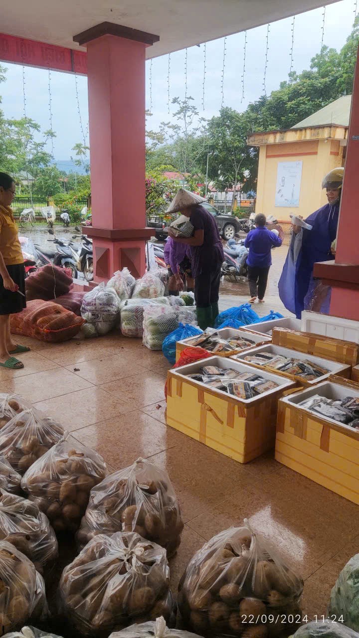 Phiên chợ rau "không đồng" hỗ trợ bà con vùng lũ Yên Bái - ảnh 2