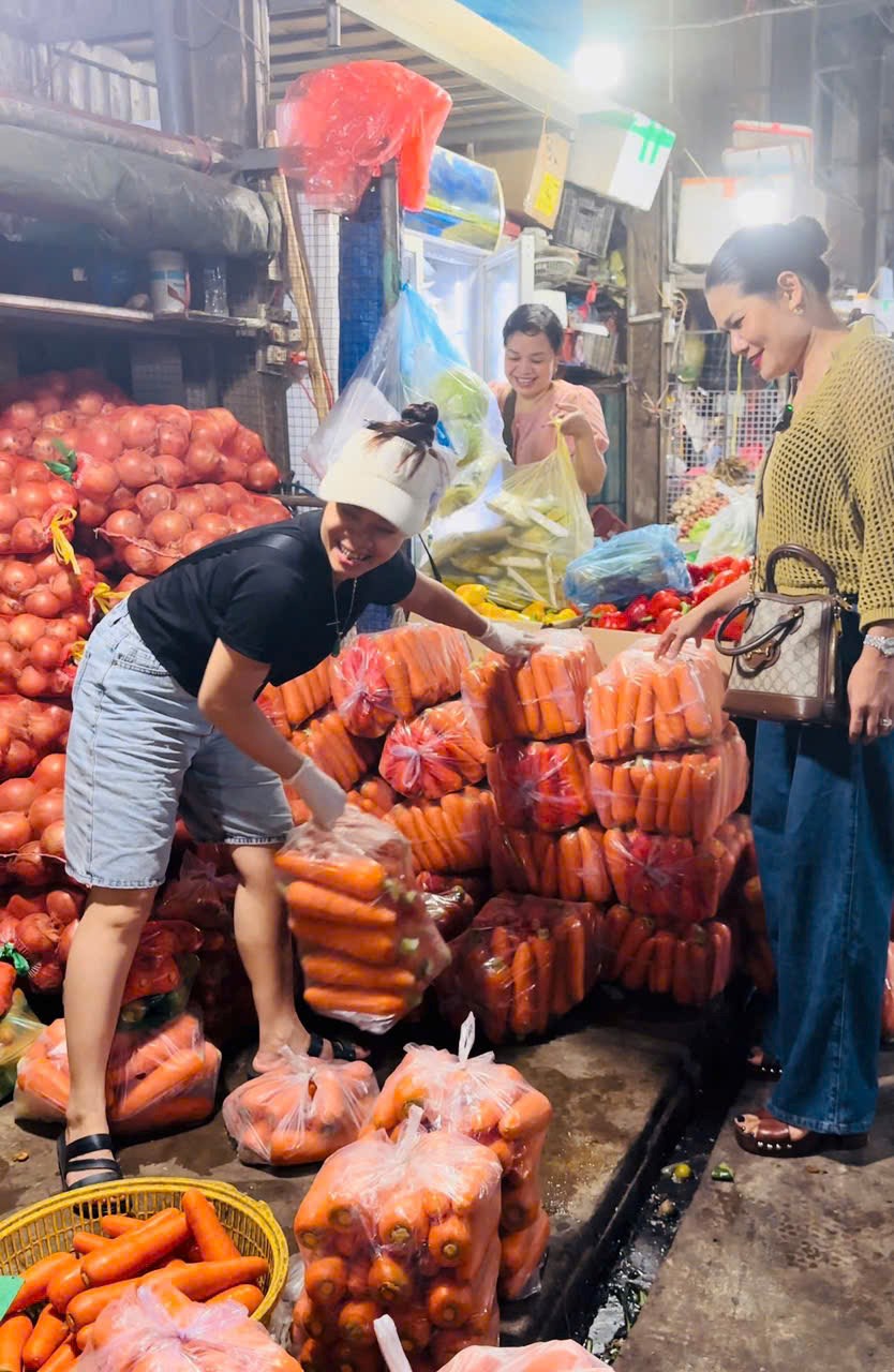 Phiên chợ rau "không đồng" hỗ trợ bà con vùng lũ Yên Bái - ảnh 1