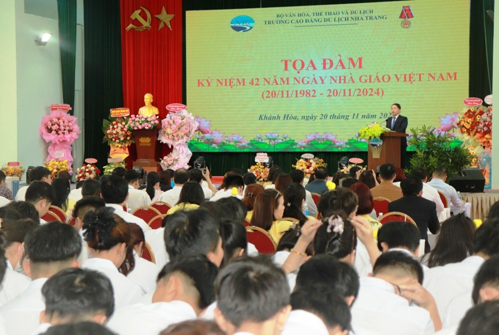 Tọa đàm kỷ niệm 42 năm ngày Nhà giáo Việt Nam - ảnh 1